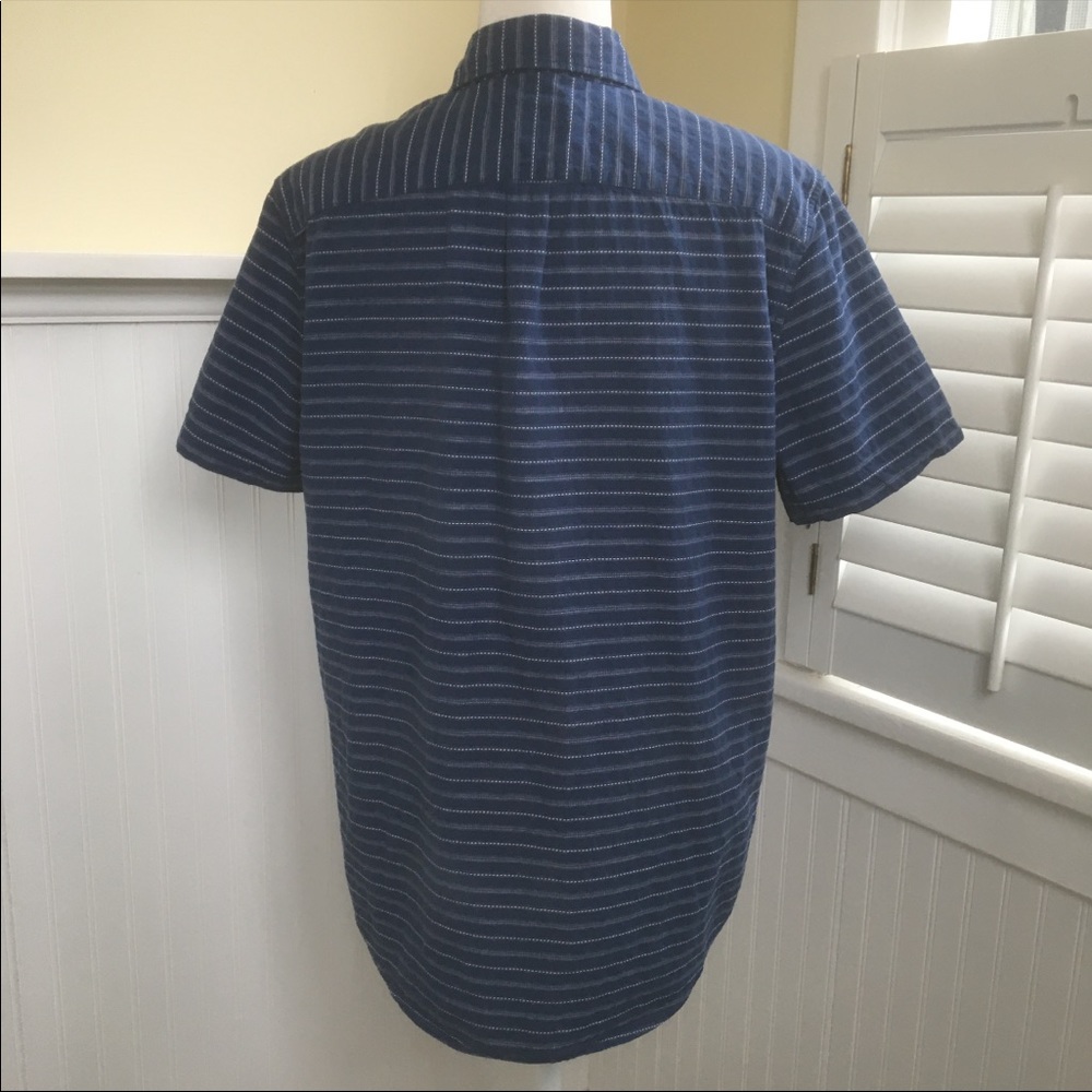 AMERICAN EAGLE NAVY BLUE SHORT SLEEVE BUTTON UP TEE SHIRT / MENS MEDIUM - Picture 2 of 5